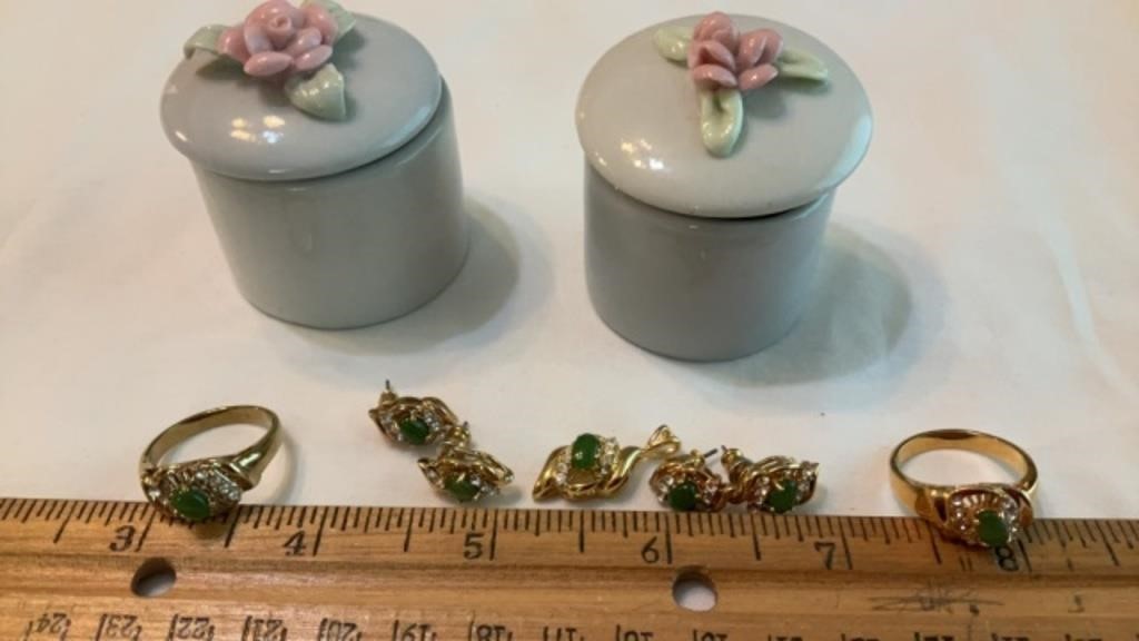 Rings, Earrings, Pendant in Ceramic Trinket Boxes