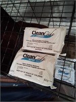 2 new packages of clean wipes