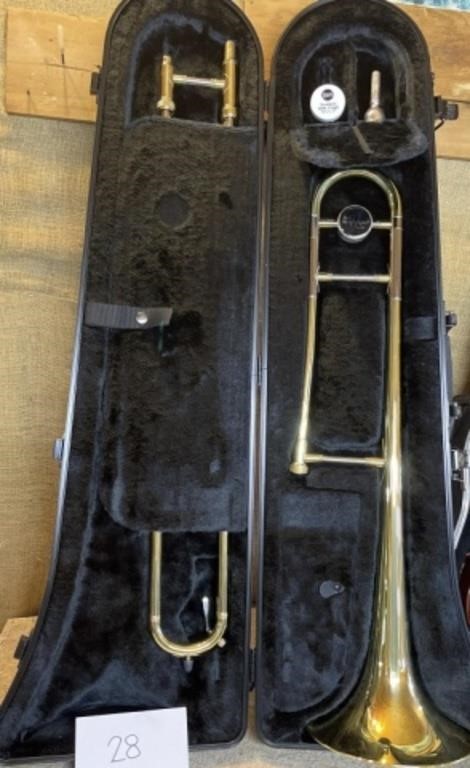 Bach Aristocrat TB600 Trombone In case