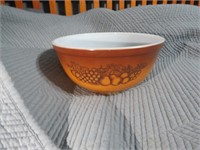 OLD ORCHARD PYREX BOWL 401 NICE