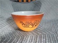 OLD ORCHARD PYREX BOWL 403 NICE