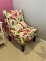UPHOLSTERED CHAIR W/PILLOW