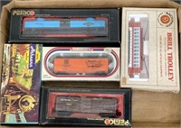 Lot of 5 HO Scale Trains