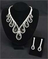 Fashion Collar Necklace With Matching Earrings