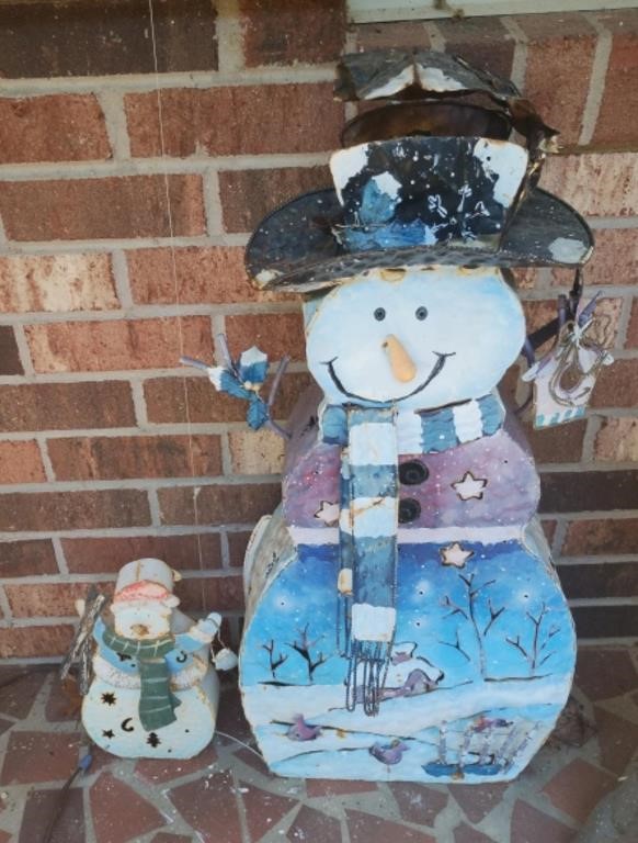 Metal snowman decor