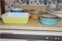 Pyrex including 2 1 Pint Lidded Casserole Dishes,