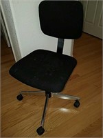 Rolling armless office chair