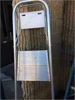 Metal step ladder