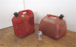 2 gas cans, 5 gal