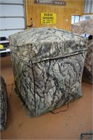 Pop up hunting blind