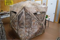 Pop up hunting blind