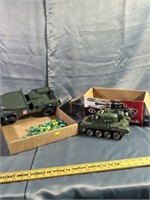 Plastic army toys, including army figurines, Remco