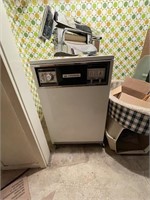 Coronado Washing Machine W/ Ringer