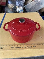 Lodge iron pot