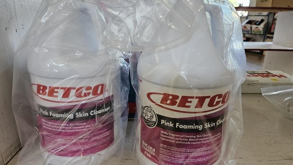 2x Betco pink foaming skin cleanser 2/gal.