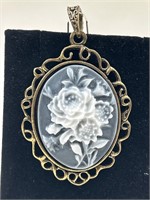 Flower pendant