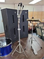 STAND AND CYMBALS WITH FOOT PEDAL