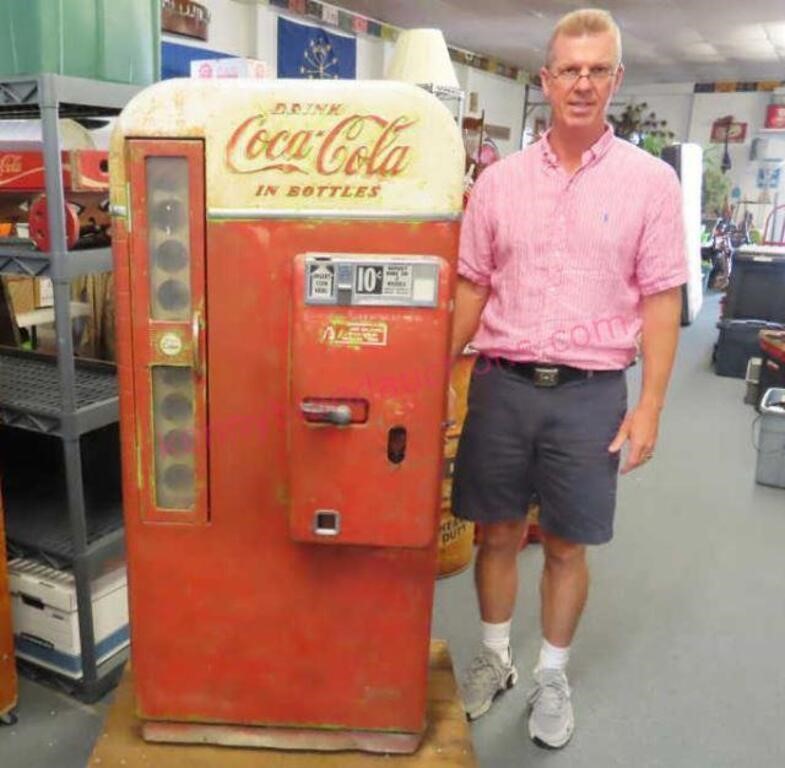 Antique Coca-Cola pop machine Coke 10-cents