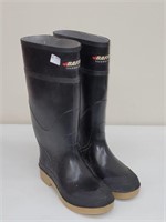 NEW SIZE 7 BAFFIN RUBBER BOOTS MADE IN CANADA