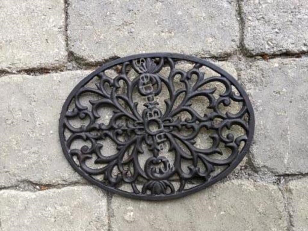 Antique Cast Iron Oval Floor / Wall Grate