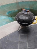 Weber table top charcoal grill