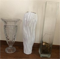 E - LOT OF 3 VASES (K146)