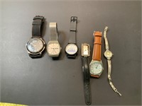 Lot of men’s and women’s watches