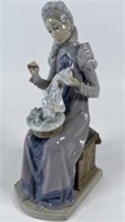 LLADRO #5126 "MEDIEVAL LADY EMBROIDERING"