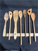 7 wooden spoons