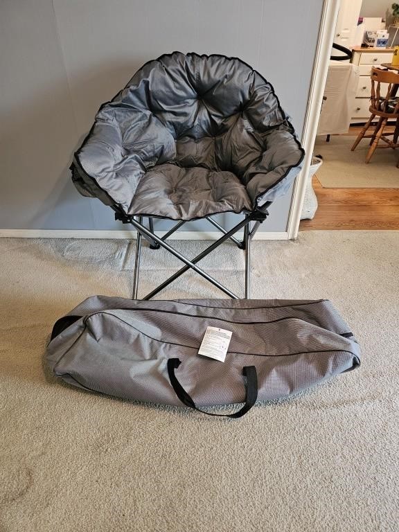Deluxe Padded Club Chair