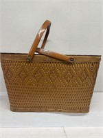 Picnic basket with plates and accessories