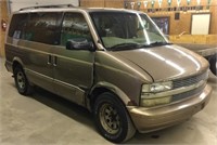 2001 Chevrolet Astro Van, runs, title, damage to