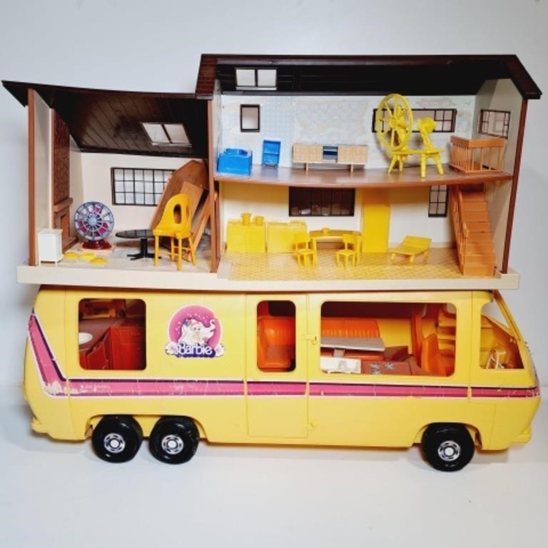 Barbie Bus & playhouse / Doll House