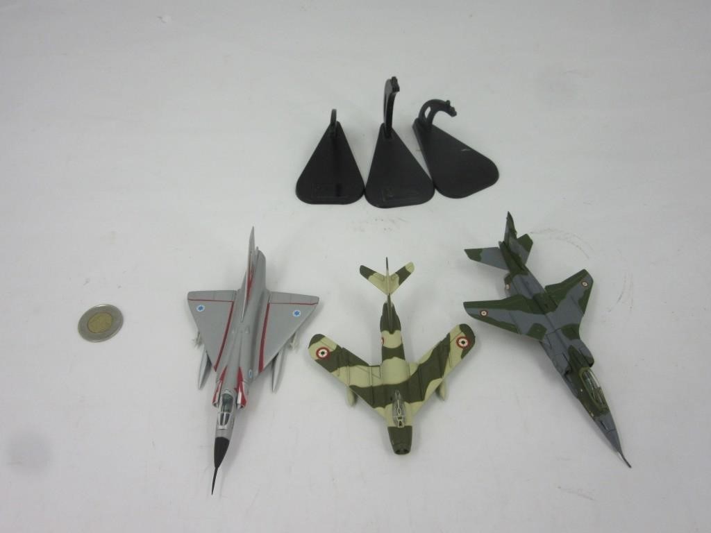 3 avions die cast militaires