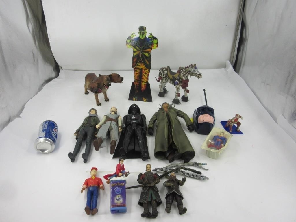 Figurines divers dont Superman, Star Wars