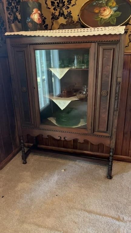 Glass hutch