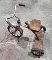 Vintage medium metal Tricycle