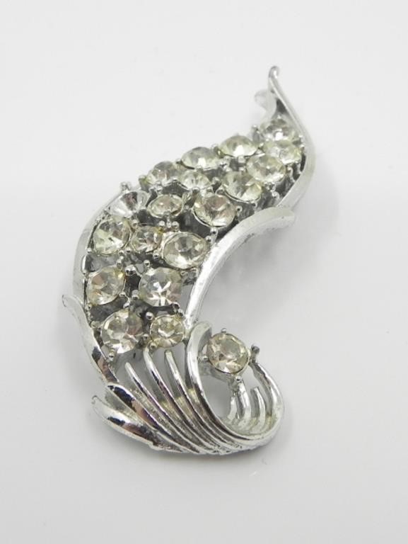 CRYSTAL RHINESTONE LEAF SHAPED BROOCH