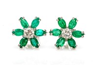 PAIR OF WHITE GOLD AND EMERALD STUD EARRINGS, 3.2g