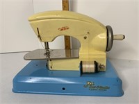 Vintage little sewing machine