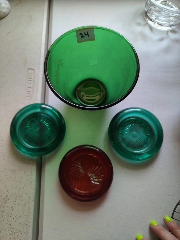 Green bowl, 2 green coasters and 1 red coaster