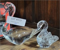 PAIR OF CLEAR GLASS SWAN FIGURINES