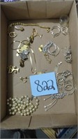 Jewelry – Necklace /Earrings Lot