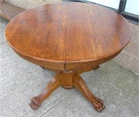 Antique oak round table