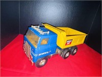 Vintage Ertl Hydraulic Dump Truck Toy