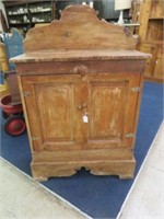 SWELL ANTIQUE PRIMITIVE PINE ENTRY CABINET WITH