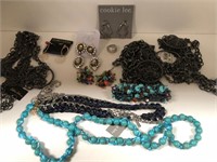 11 - LOT OF COSTUME JEWELRY (R13)