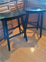 2 matching barstools