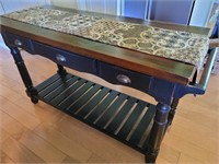 Wooden kitchen island and cloth runner