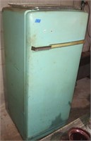 Vintage refrigerator, unknown status